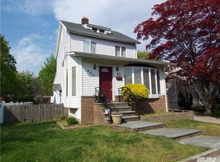 328 Scranton Ave, Lynbrook, NY 11563