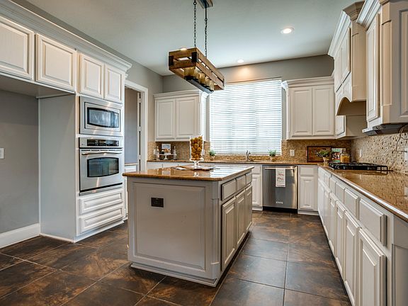 5th image of 5700 Noble Oak Ln