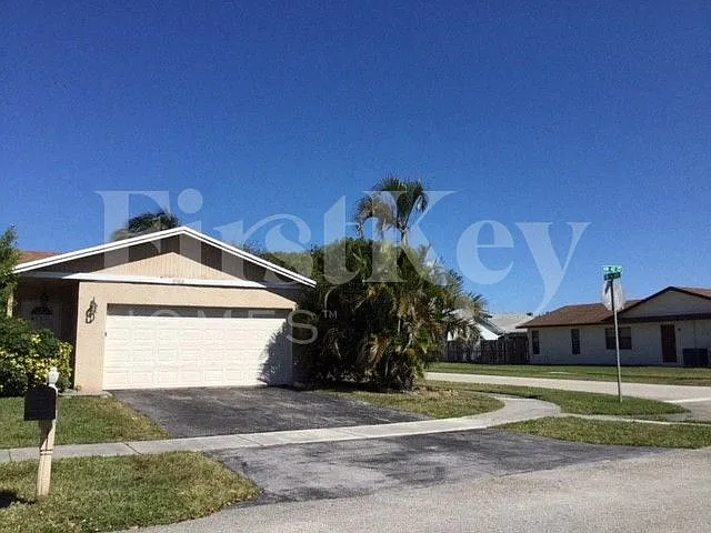 9703 NW 42nd Ct — Photo 2