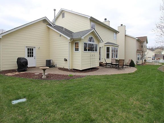 Great curb appeal all-around!