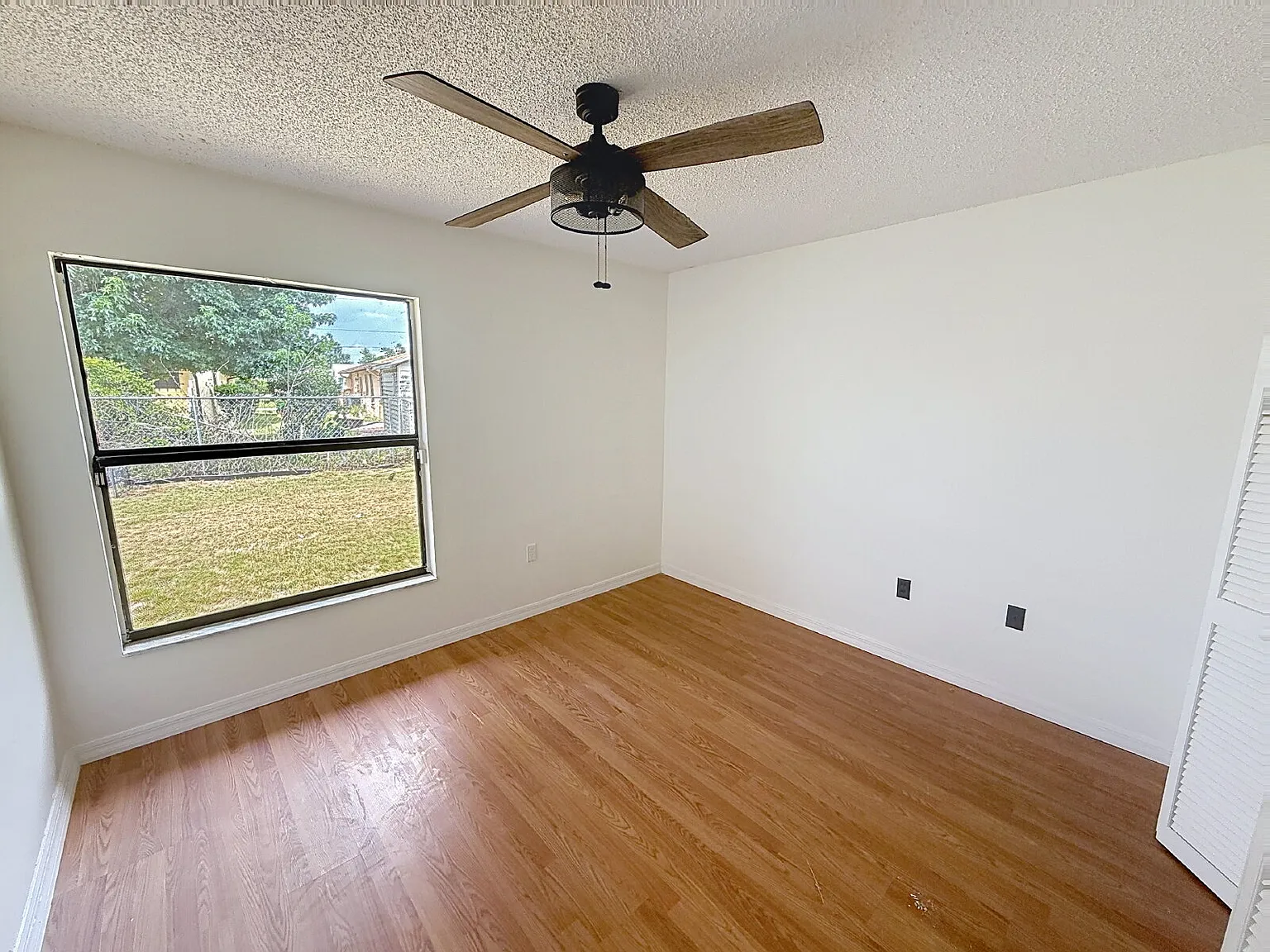 3 bed, 2.0 bath, 1208 sqft, $1,595 — Photo 4