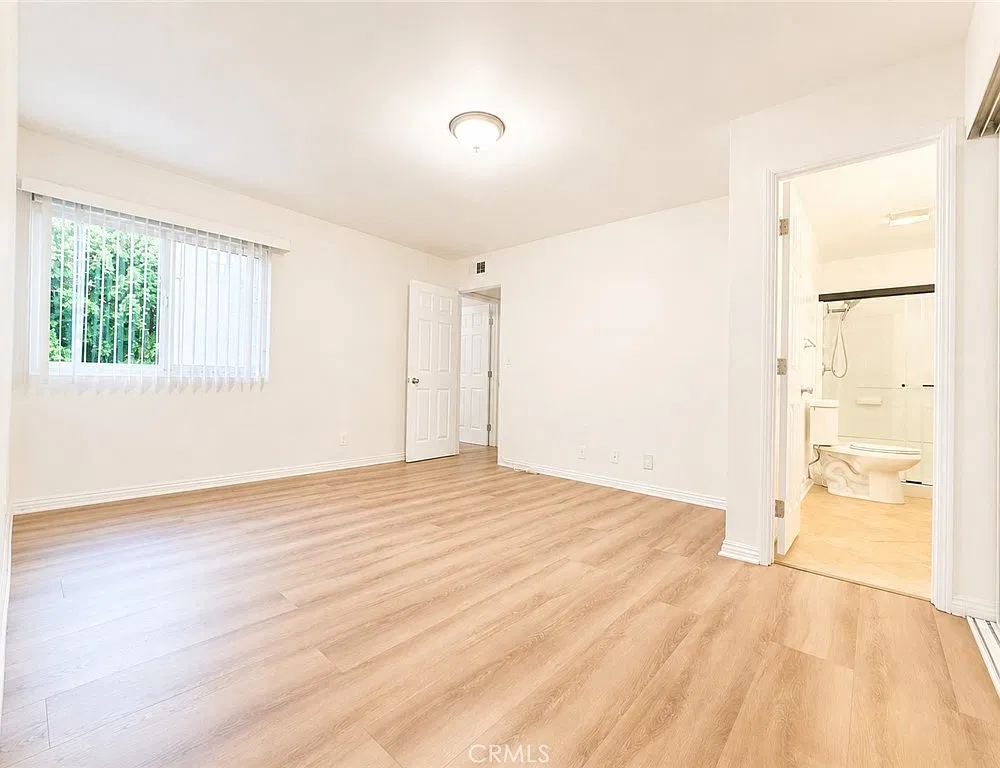 3 bed, 1061 sqft, $3,350 — Photo 4