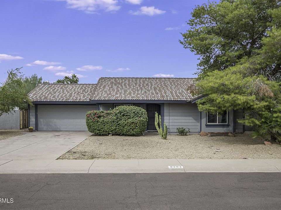 1st image of 8202 W Columbine Dr