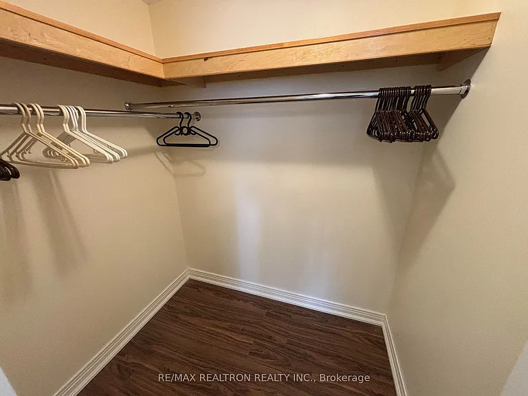 695 Glencairn Ave #BASEMENT — Photo 11