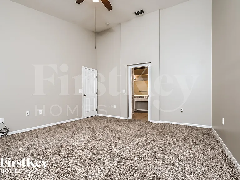 4527 Gentrice Dr — Photo 8