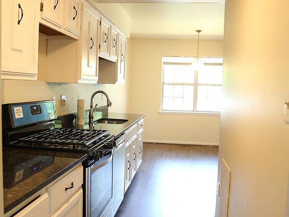 3rd image of 4393 Ensbrook Ln #1