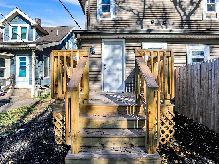 835 Weghorst St — Photo 38