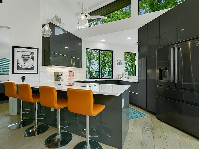 56 Waller St — Photo 10