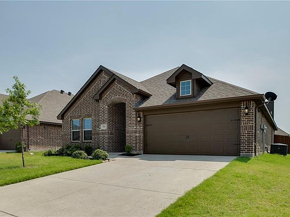 2nd image of 3416 Hawthorn Ln