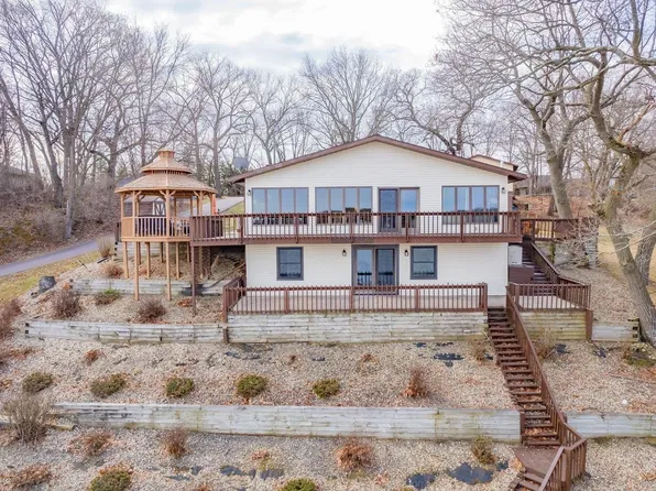 W7062 E South Shore Dr, Pardeeville, WI 53954