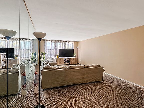 5th image of 1275 E 51st St APT 4L