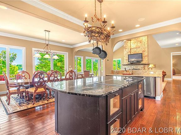 3rd image of 984 Via Del Lago Dr