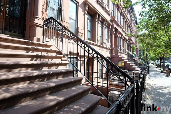 Rented by Link NY Realty | media 10