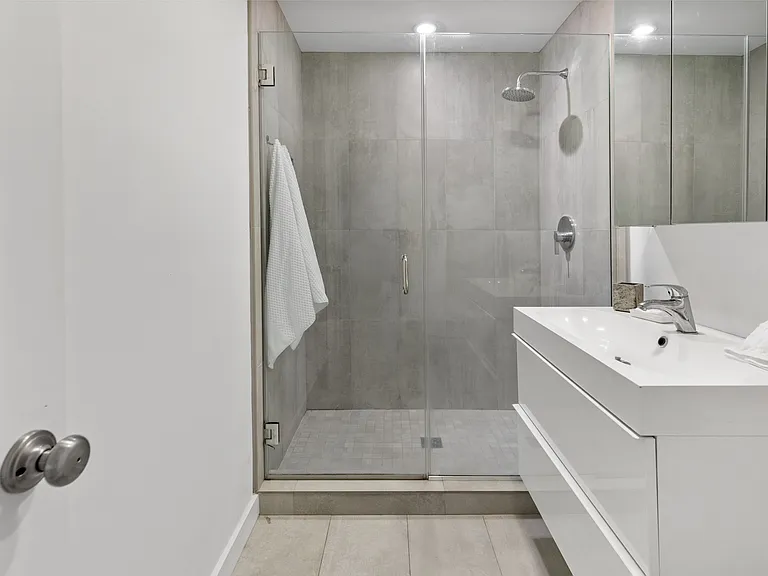 7 Bay Ave — Photo 16