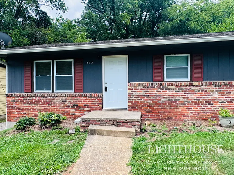 1103 Biddle St SE — Photo 2