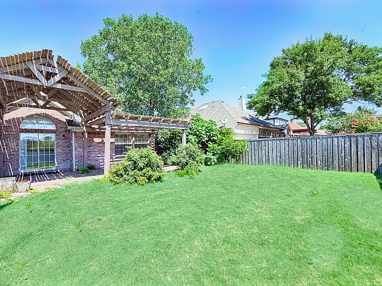 7512 Vineyard Dr — Photo 26