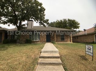 1612 Brown Trl, Hurst, TX 76054