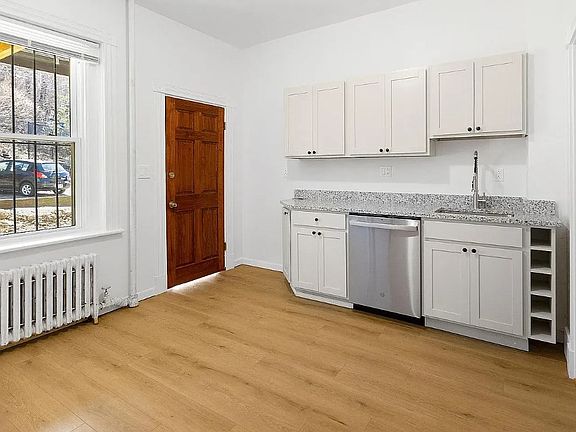 4th image of 868 Huntington Ave #1