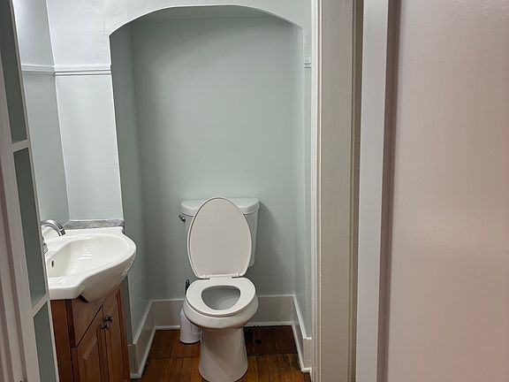 5th image of 21 N Cass Ave #3