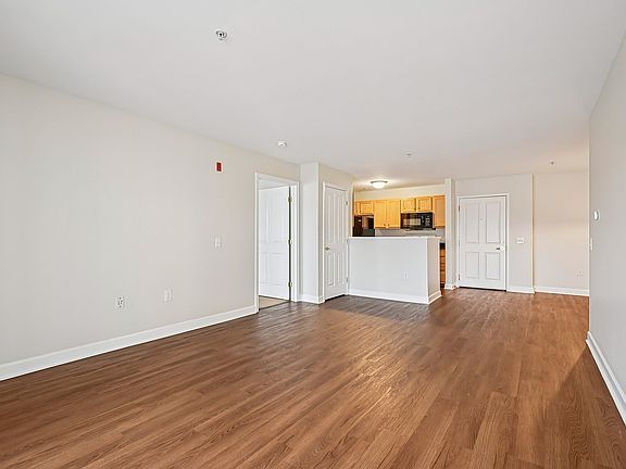 4th image of 1535 Main St #1134263