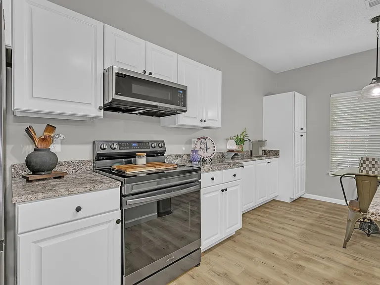 805 Vantage Ct — Photo 22
