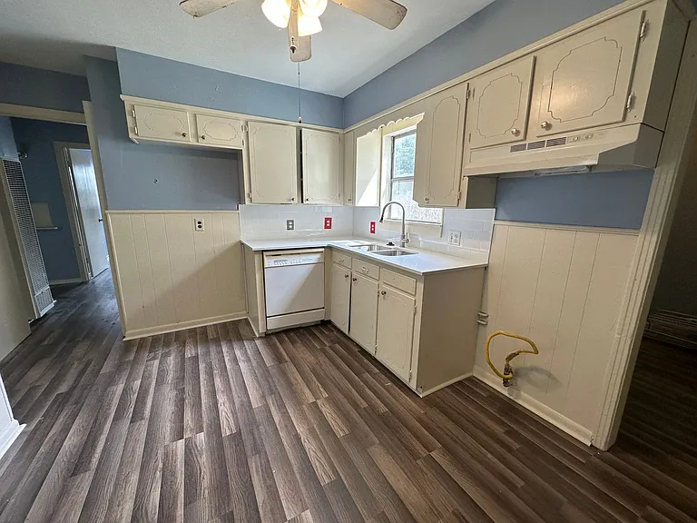 2735 Parkridge St — Photo 3