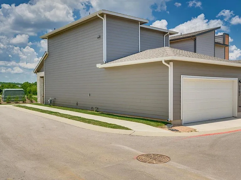 7702 Dylan Dr — Photo 21