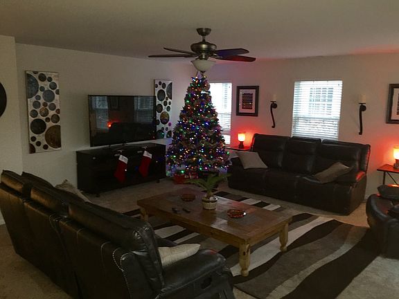 5th image of 302 Blue Spruce Ln
