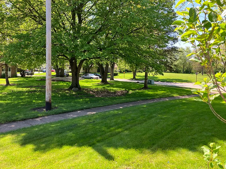 Pierce Dr — Photo 2