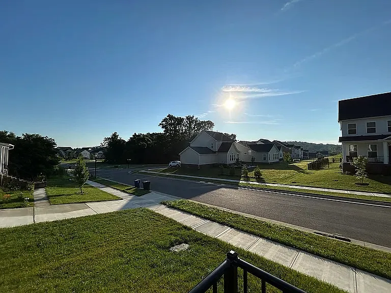 4 bed, 2604 sqft, $4,300 — Photo 4
