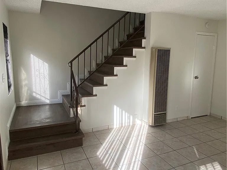 1518 Norman Pl — Photo 2