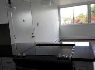 2419 Riverside Dr APT 305, Trenton, MI 48183