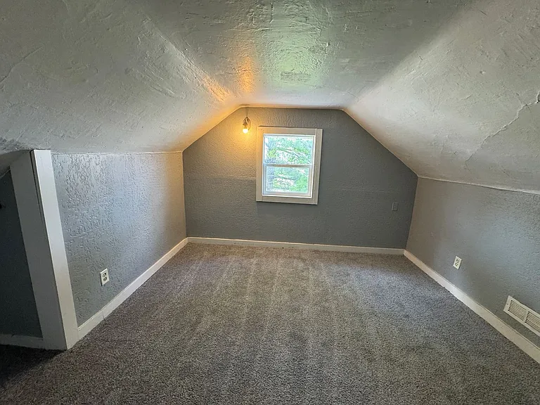 1010 Bates St — Photo 15