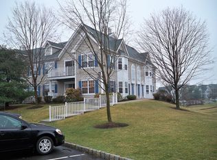 635 Magnolia Ln, Branchburg, NJ 08876