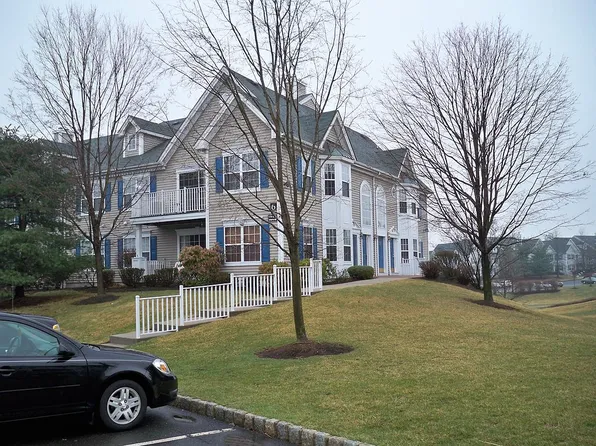 635 Magnolia Ln, Branchburg, NJ 08876
