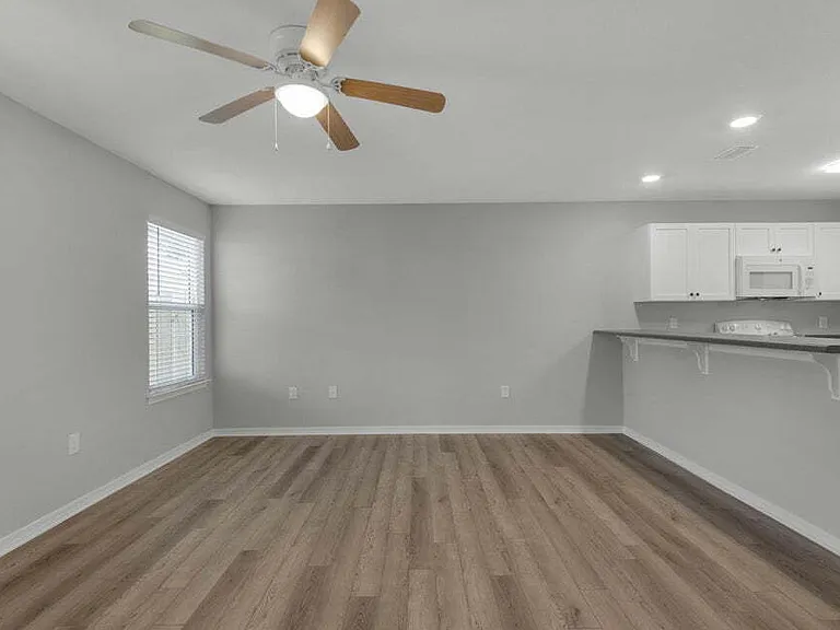2259 Whitman Ln — Photo 4