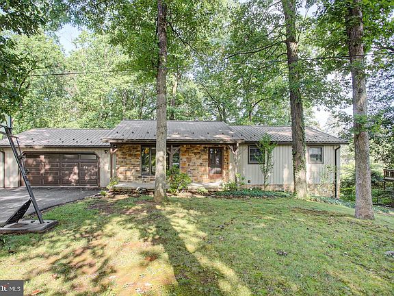 2nd image of 525 Forest Rd