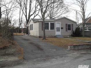 52 Lake Shore Dr, Patchogue, NY 11772