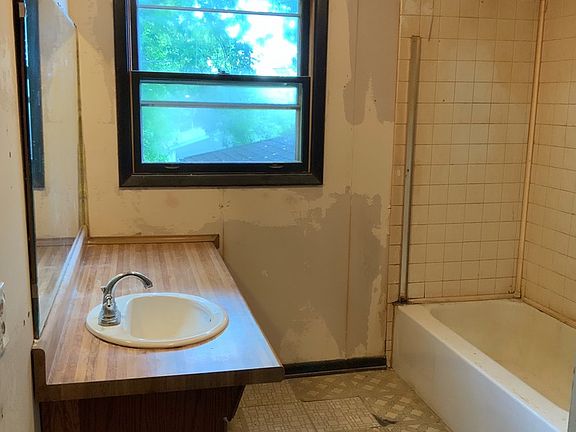 4th image of 1515 N East End Ave