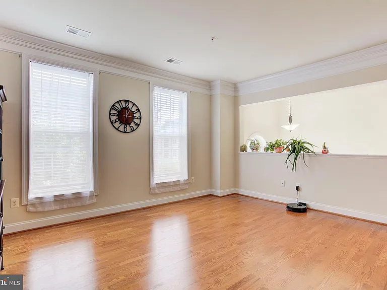 15160 Kentshire Dr — Photo 4