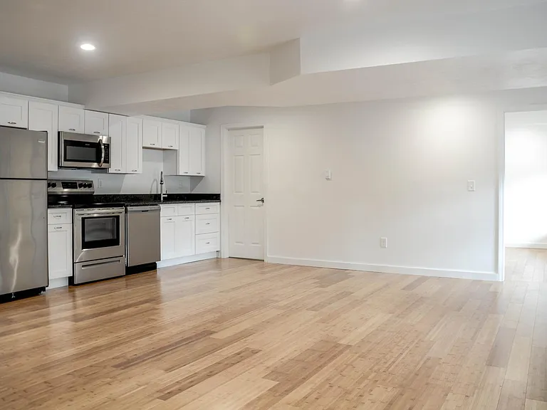 541 Main St #4 — Photo 2