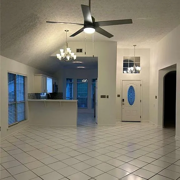 717 Shore Dr — Photo 2