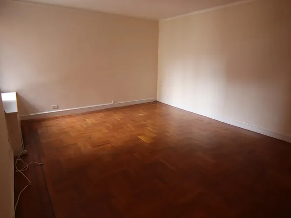 208 East 28th Street 5F image 3 of 22