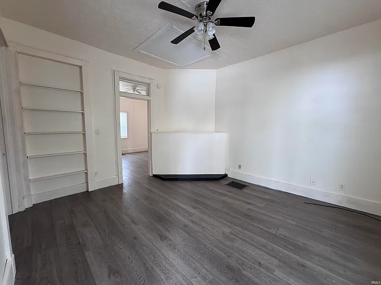 614 W Charles St — Photo 2
