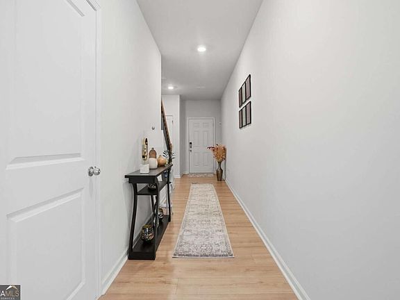 3rd image of 94 Summit Pointe Ct
