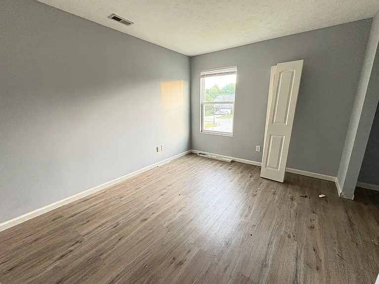 5221 Bombay Dr — Photo 10