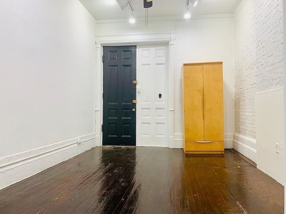 2nd image of 276 W 71st St #1B