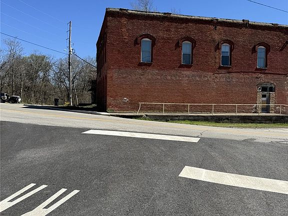 3rd image of 7637 North St