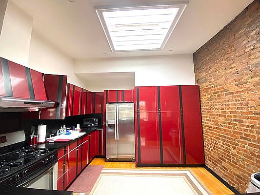 4th image of 135 Lincoln Pl #3