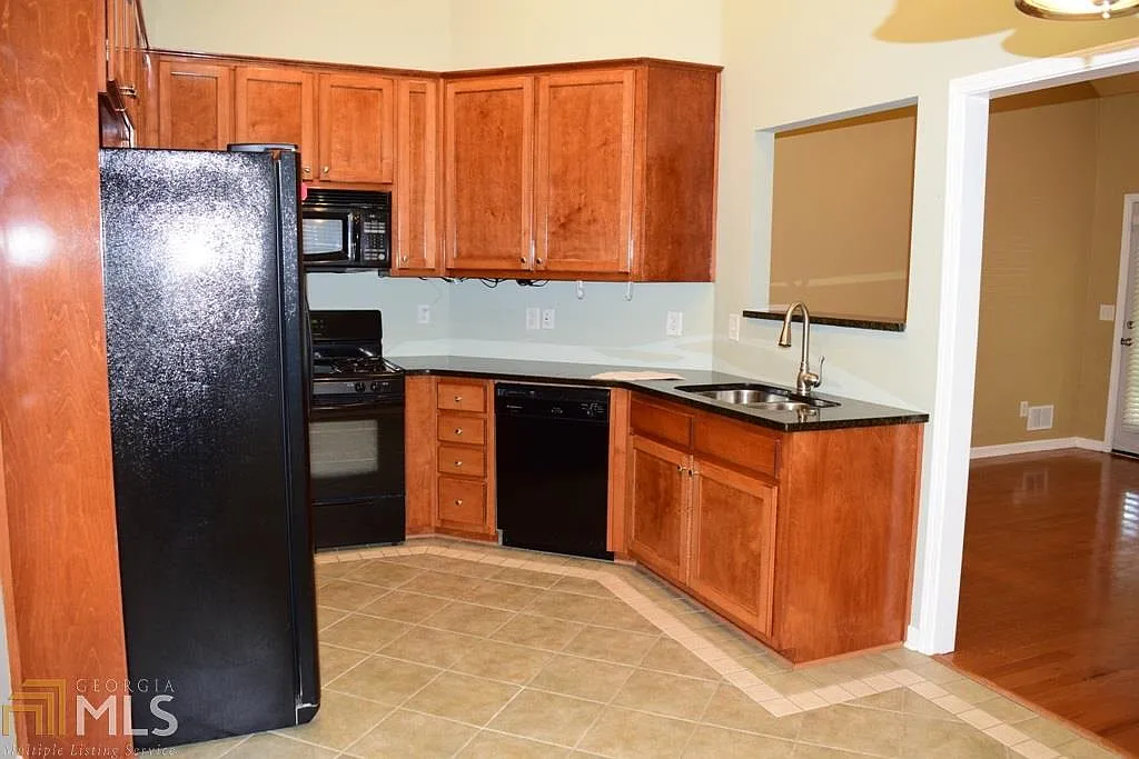 3 bed, 2.0 bath, 1396 sqft, $2,200 — Photo 4
